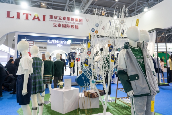 立泰校服定制廠家.jpg