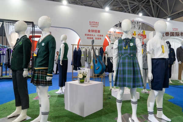 立泰中學夏季校服定制.jpg