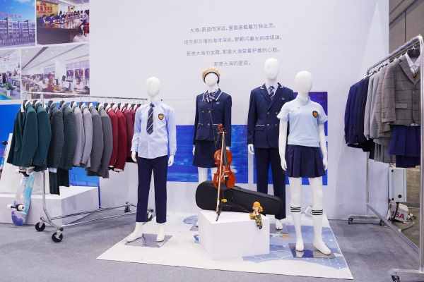 立泰小學(xué)定制校服.JPG
